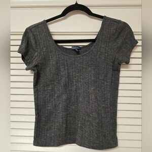 Prince & Fox - Grey Ribbed Short-Sleeve Top